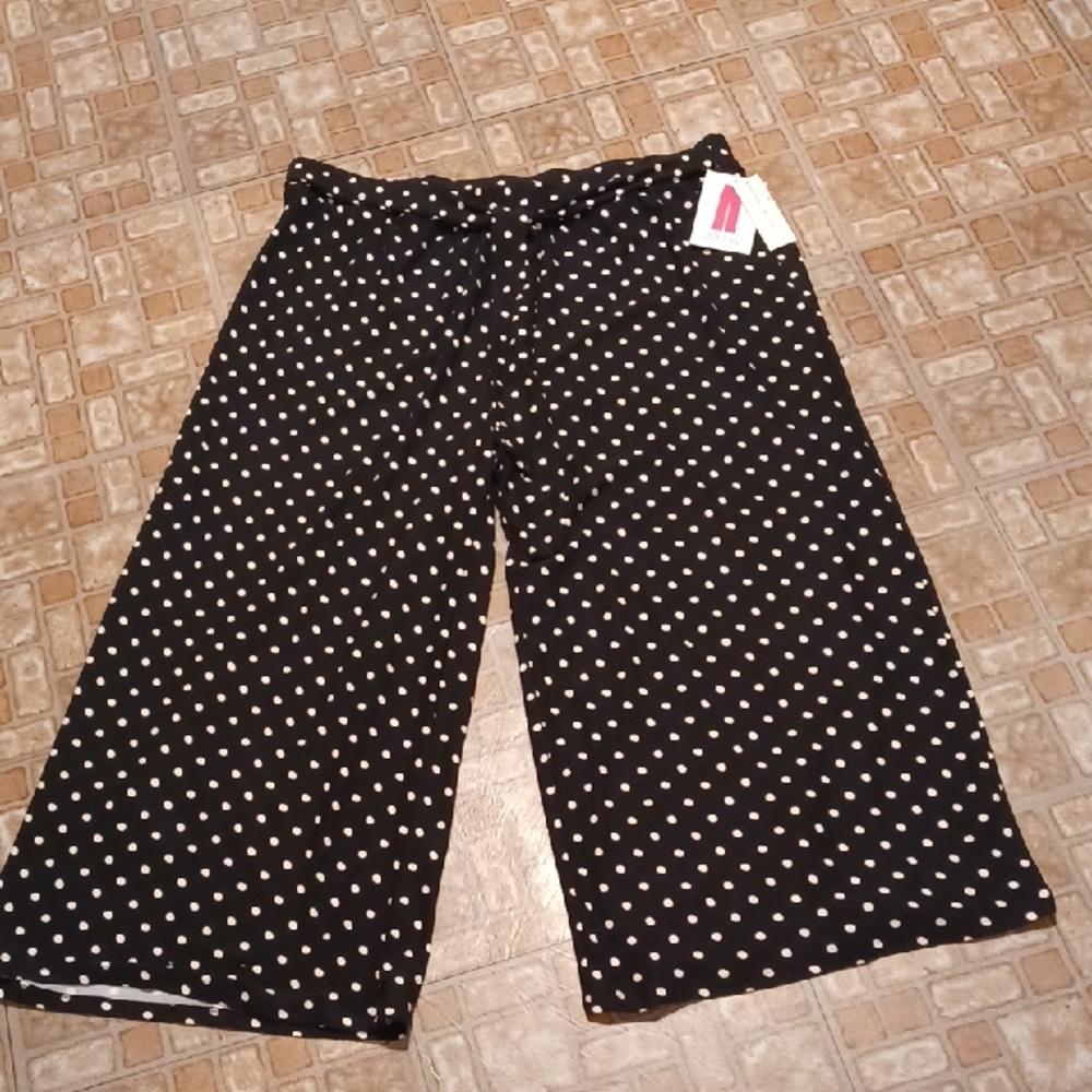 Bobbie Brooks Black and White Polka Dot wide Leg Cropped Pants
